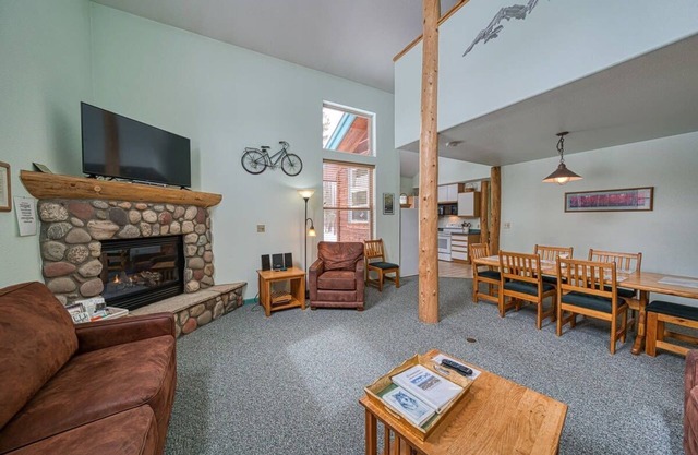 Cozy Cabin, 2BR w/ Loft Cabin - BBQ
