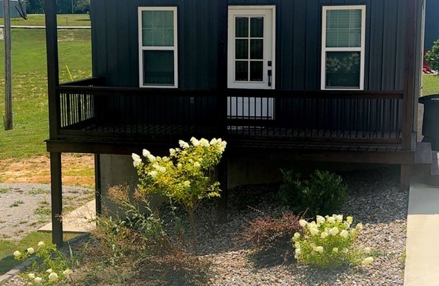 Cozy cabin close to Dale Hollow Lake State Resort Park!