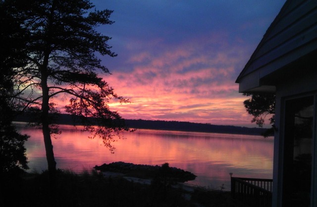 Cozy Getaway cabine avec Beautiful Sunsets sur la rivière York, minutes de Yorktown