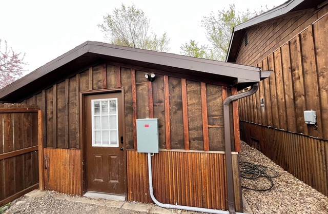 Cozy Cabin Guest House