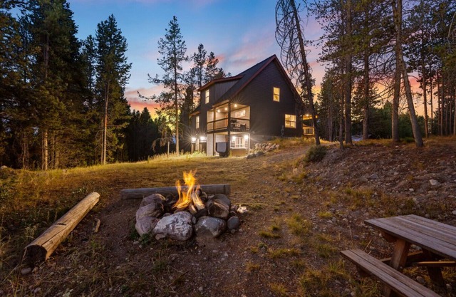 Cozy Cabin+Hot Tub&Fire Pit+35mins 2 YSNP!