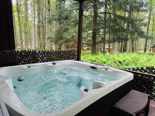 Cozy Cabin Hotub Fire Place Fire Pit 4 bedroom