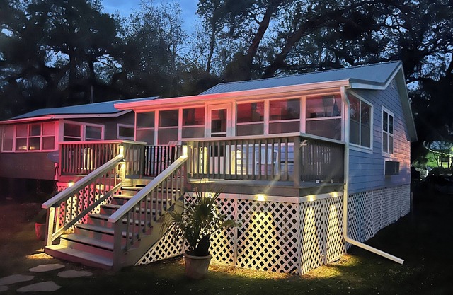 Cozy cabin in charming Bon Secour across from Bon Secour River