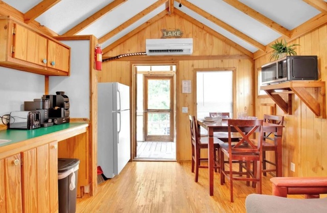 Cozy Cabin in Lake Monroe