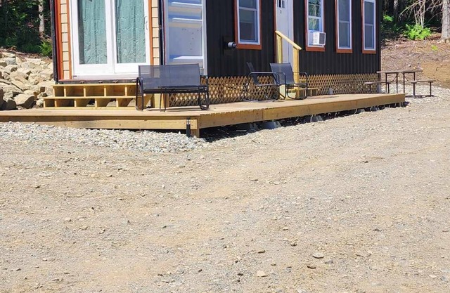 Cozy cabin in lovely Errol with AC, WiFi, Direct trail access, close to town