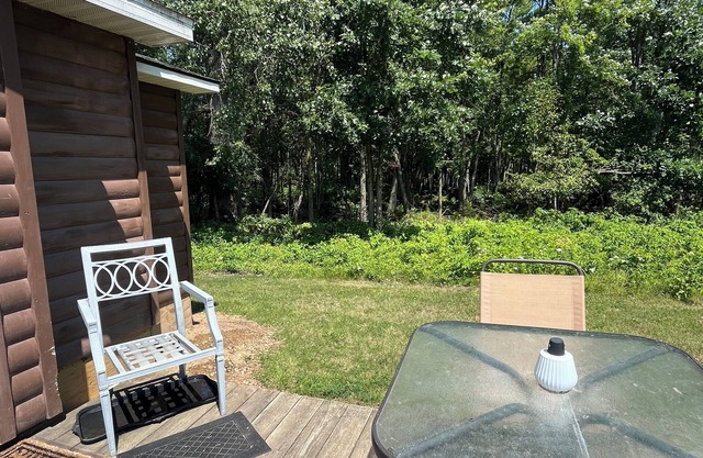 Cozy cabin in Riverdale with outdoor adventures near bike trails and the casino.
