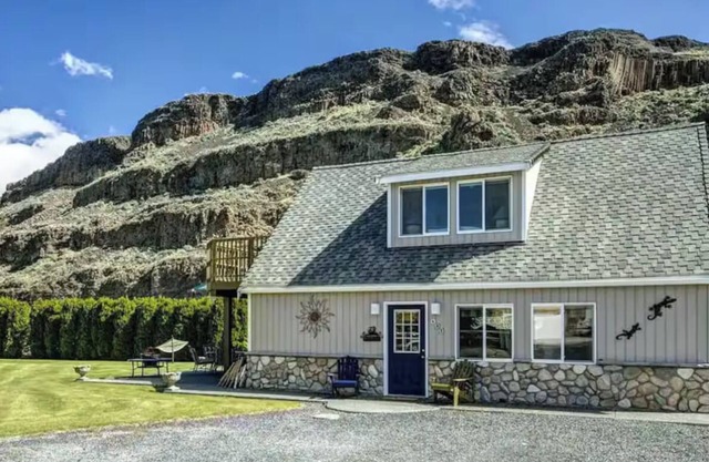 Cozy Cottage in Sunland - 5 min from Gorge!