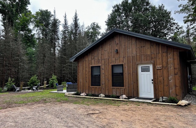 Cozy Cabin in the Northwoods-Everygreen Escape