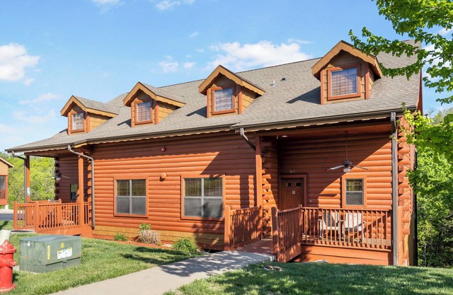 Cozy Cabin Near 76 Strip Pool & Games