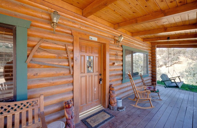 Cozy Cabin Near Sequoia Nat’l Forest on 3 Acres!