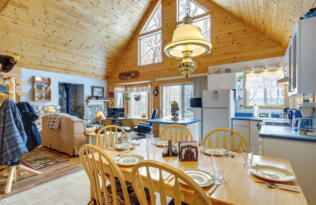 NOUVEAU! Maison sur 10 acres avec vue sur la rivière Chippewa!