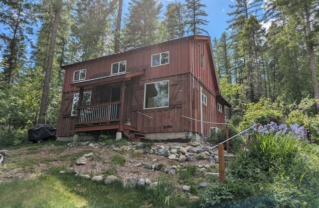 Cozy cabin on a lake just outside of Whitefish
