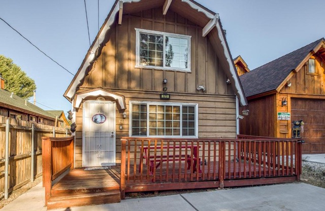 Cozy Cabin on Elm