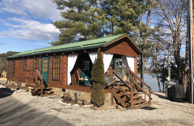 Chalet confortable sur le lac James avec plage privée et quai