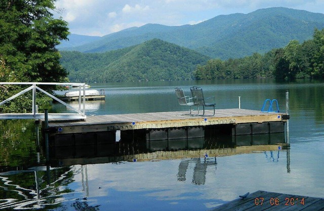Acogedora cabaña en el lago Santeetlah en las Montañas Humeantes