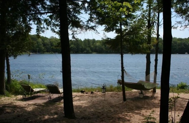 Cabane quatre étoiles sur le lac calme de Bass: réservation pour l'été 2019!