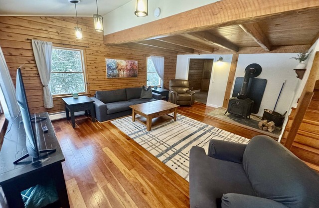 Cozy Cabin on the Stowe line!