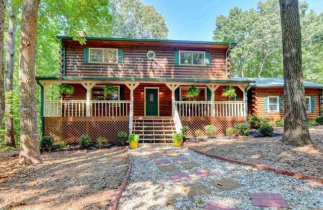 **Cozy Cabin Perfect for Large Groups and Events**