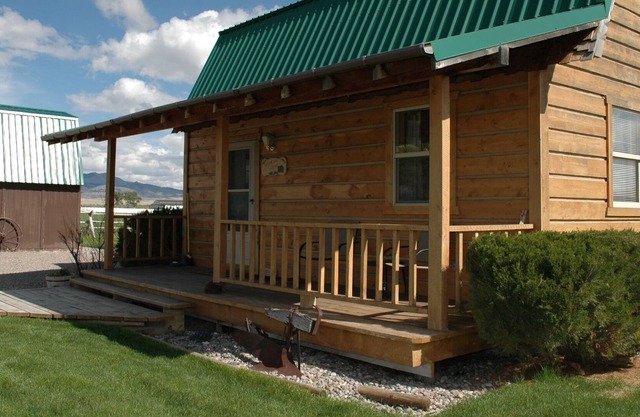 Cozy Cabin - Prime Fly Fishing, Hunting or Vacation - Very CLEAN & Comfy-Montana