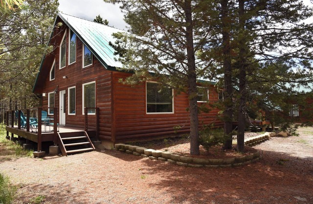 *New Listing*, 30 min to Yellowstone, Sleeps 11