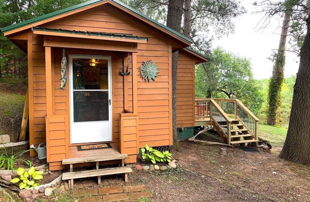 Cozy Cabin right on the Water!!