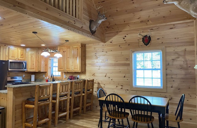 Cozy cabin w/ hot tub! Lake access w/ walk to pier