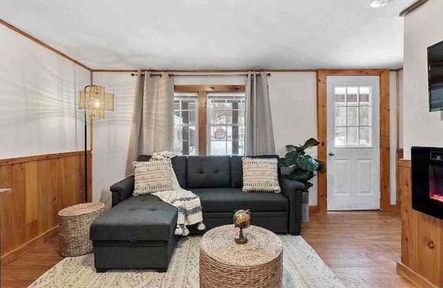 Cozy Cabin W/private HOTTUB & Pet Friendly near Loon MTn, Waterville & Owls Nest