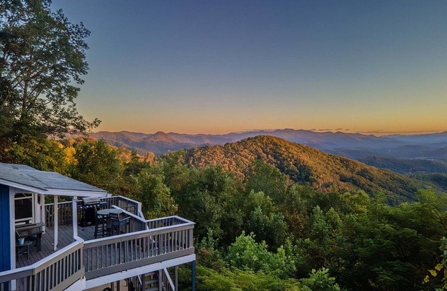 Cozy Cabin w/ Wood-Burning Stove & a Million-Dollar View! No 4W Drive Needed!