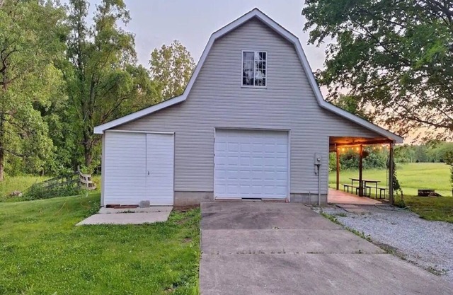 Cozy cabin with 1 bedroom and WiFi, AC in enjoyable Opdyke