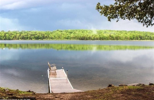 Cabane confortable avec 200 'de front de mer sur Whites Pond