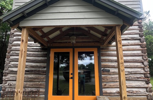 Cozy cabin with AC and WiFi in peaceful Bahama