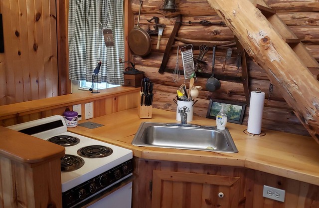 Cozy Cabin with boat slip! Attn Boaters and fishermen!