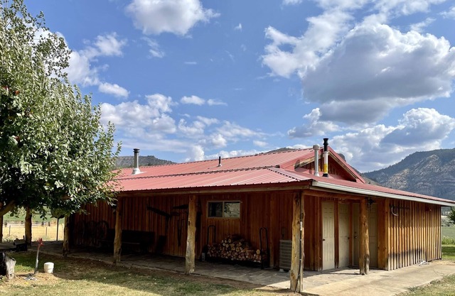 Cozy Cabin on the John Day River optional full 50amp RV hook-ups onsite