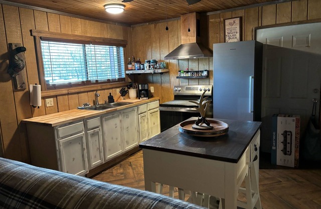 Cozy cabin with WiFi and AC in charming Butler Private getaway on large acerage