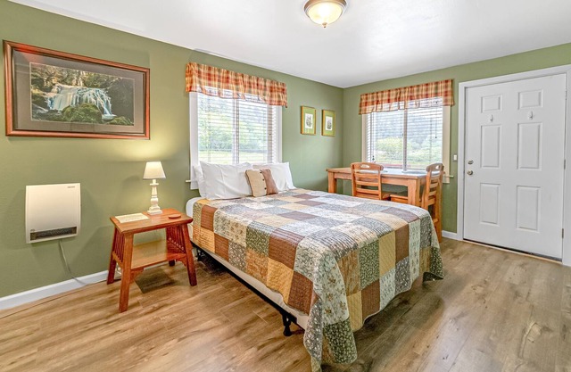 Cozy Cali Retreat W/ Easy Access to Redwoods, Free WiFi, & More!