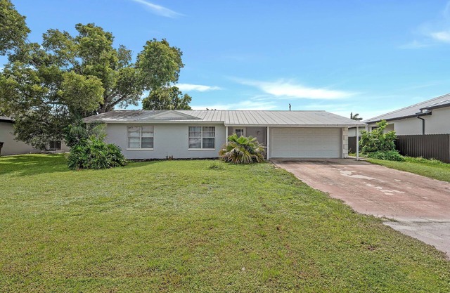 COZY CAPE CORAL HOME! PET FRIENDLY! CLOSE TO DOWNTOWN!