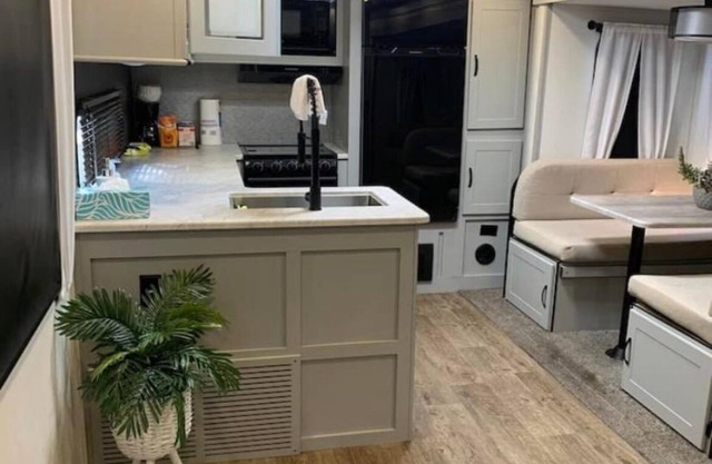 Cozy Caravan in Lovely Tampa