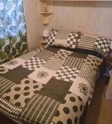 Cozy Cardiff Cabin Retreat sleeps 6 by Aimee