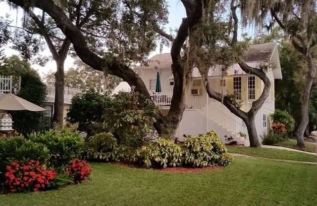 Cozy Carriage House sur Spring Bayou
