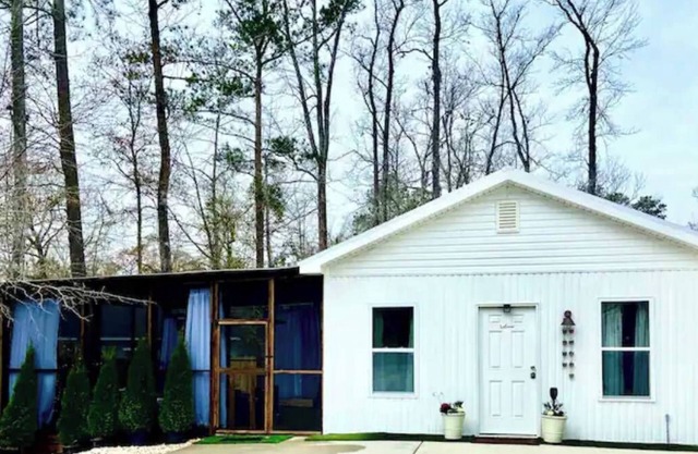 Cozy Carriage House in Conway with Private Hot Tub