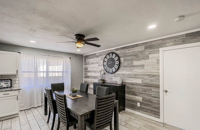 Beautiful 3 Bedroom 2 Bath Home Near Airport