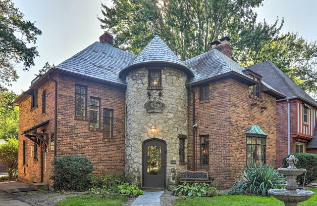 NOUVEAU! Maison de style château ~ 1 Mi To Univ. de Tolède!