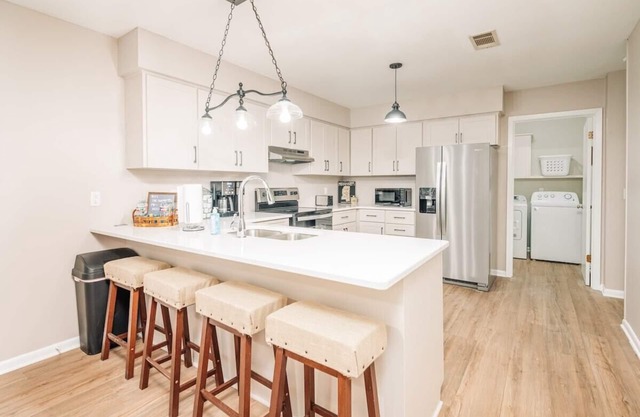 Walk to MSU | 4 TVs | Electric Fireplace