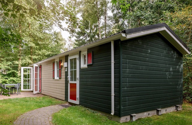 Chalet cosy avec micro-ondes, à côté d'une réserve naturelle
