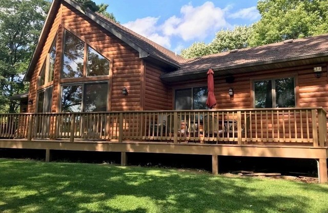 Cozy Chalet Cedar Surplombant le lac Jaune avec 12 lits <2 heures des villes