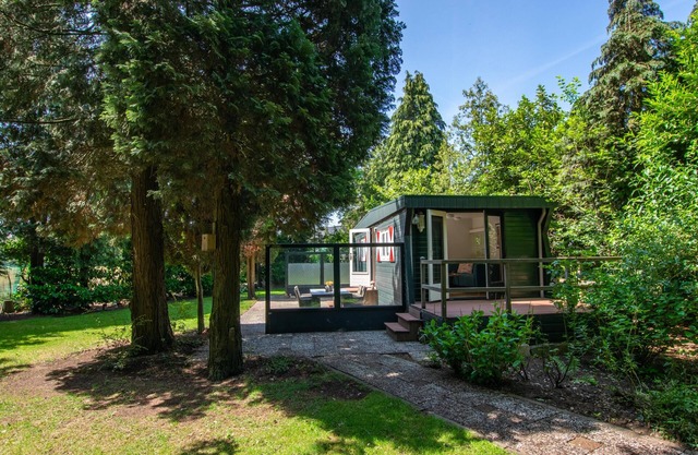 Cozy chalet with 1000m2 private garden