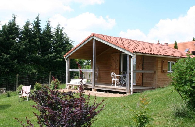 Chalet familial avec piscine et animaux, 5 pers., terrasse couverte, proche de Montluçon et Gannat