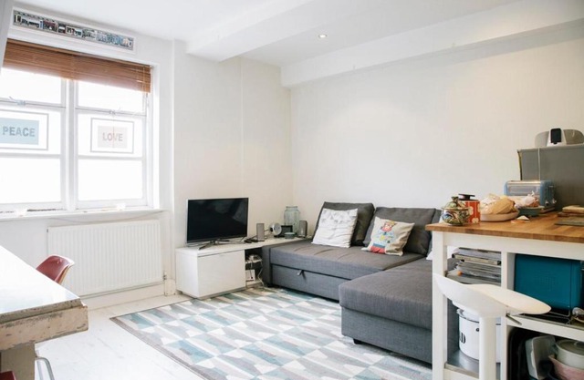 Cozy Chic 1-Bed Brixton pad