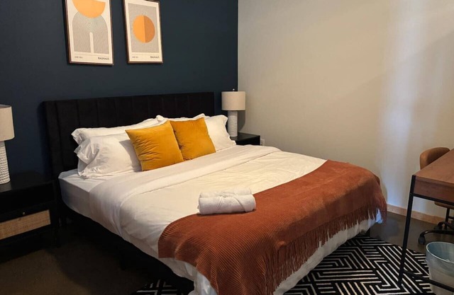 Cozy & Chic 1BD | Midtown Luxe