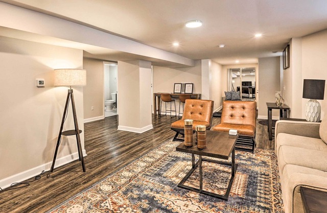 NEW! Cozy-Chic Cincy Apt < 4 Mi to Dtwn & Stadiums